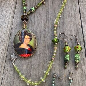 Vintage Fodoskino Portrait Green and Green Necklace Set
